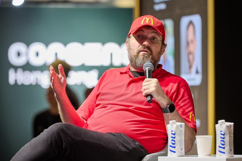 Cardano sous tension : Hoskinson fait une pause après des signaux d'alerte sur l'écosystème