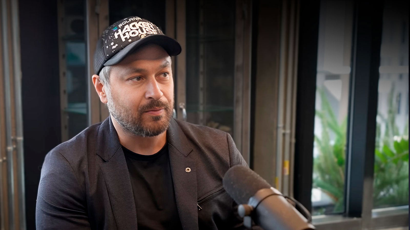 Le fondateur de Solana relie le ralentissement de l'IA par Musk et Altman à une quête de rentabilité à 1 000 milliards de dollars