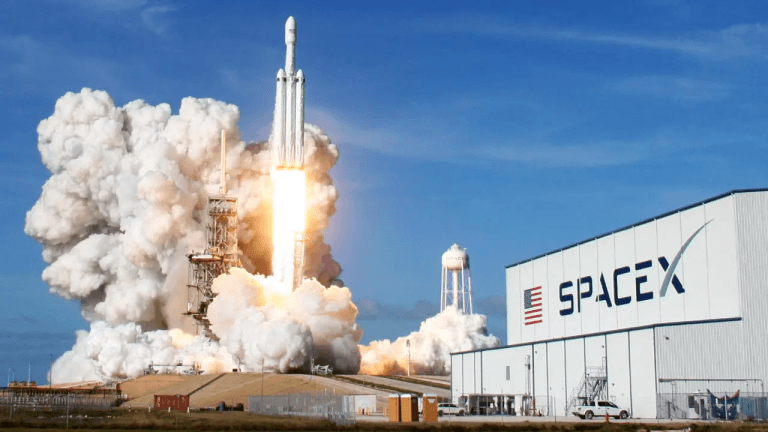 SpaceX prépare son introduction en Bourse à 135 $ par action, valorisation à 1,75 T$